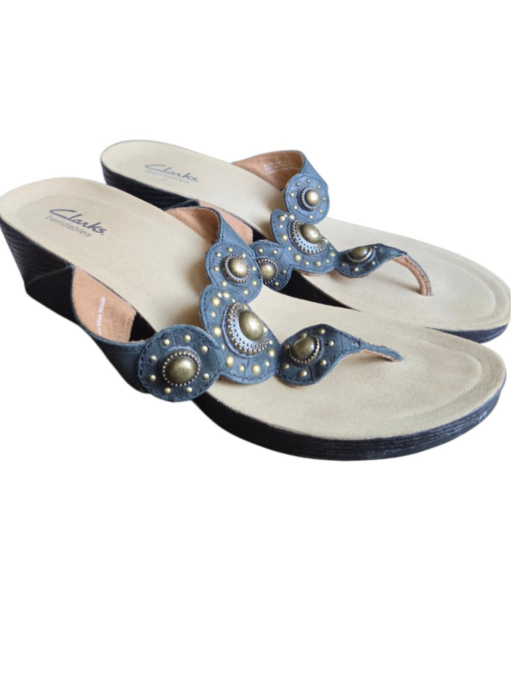Clarks Bendables Thong Studded 2" Wedge Latin Cha Cha Sandals 9 Wide
